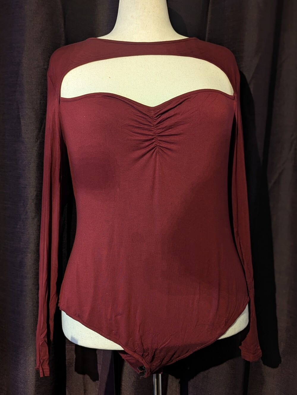 INVOLAND Long Sleeve V-Neck Cut-out Burgandy Bodysuit 24W